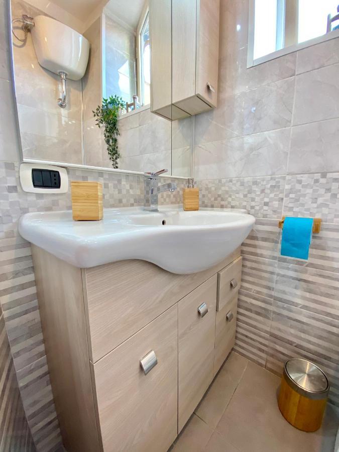 شقة Casa Con Terrazzo In Centro نابولي المظهر الخارجي الصورة