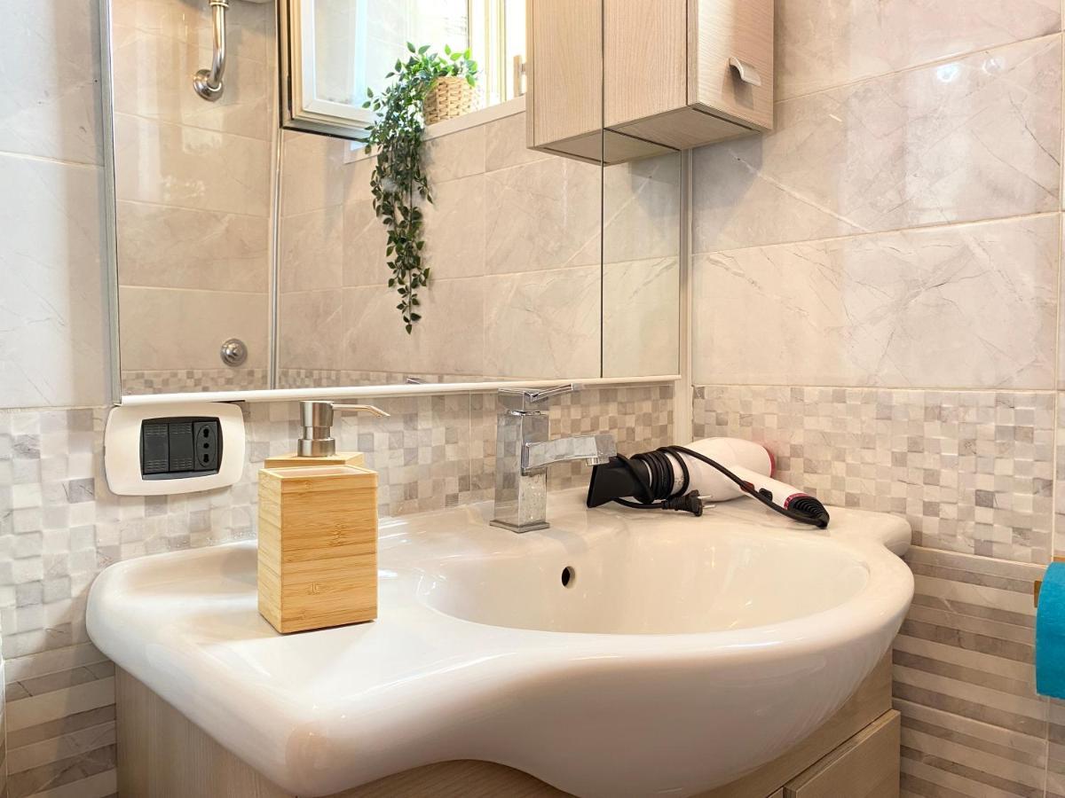 شقة Casa Con Terrazzo In Centro نابولي المظهر الخارجي الصورة